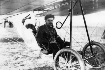 Bundesarchiv_Bild_183-R94559,_Hans_Grade_in_seinem_Eindecker kl